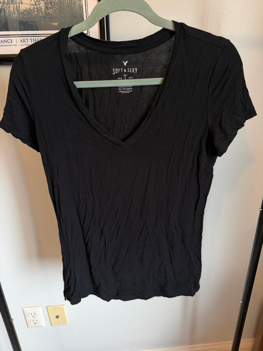 American Eagle Outfitters Black Short-Sleeve V-Neck Tee